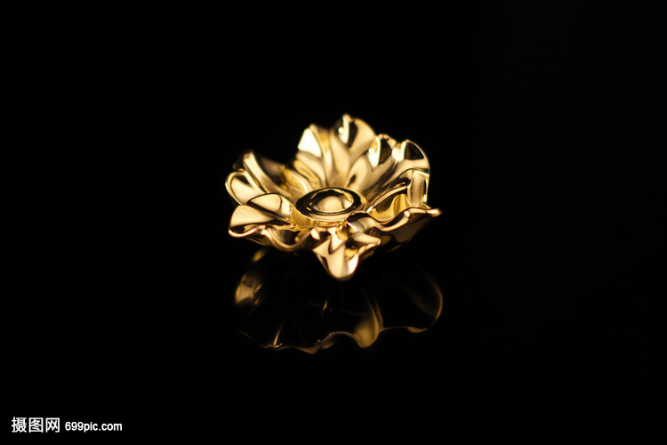金色的花朵飾品